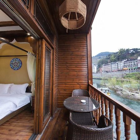 Flower Time Inn Fenghuang Kültér fotó