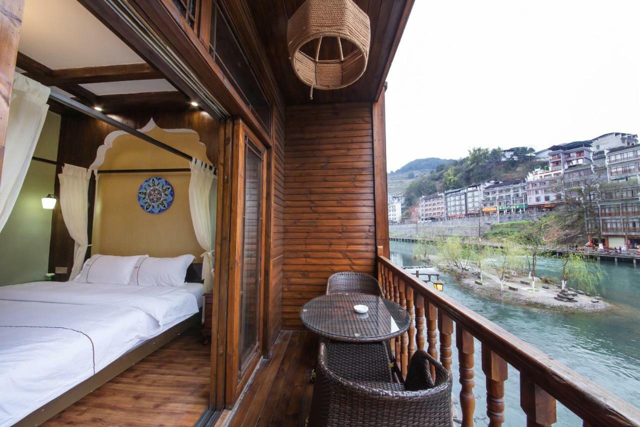Flower Time Inn Fenghuang Kültér fotó