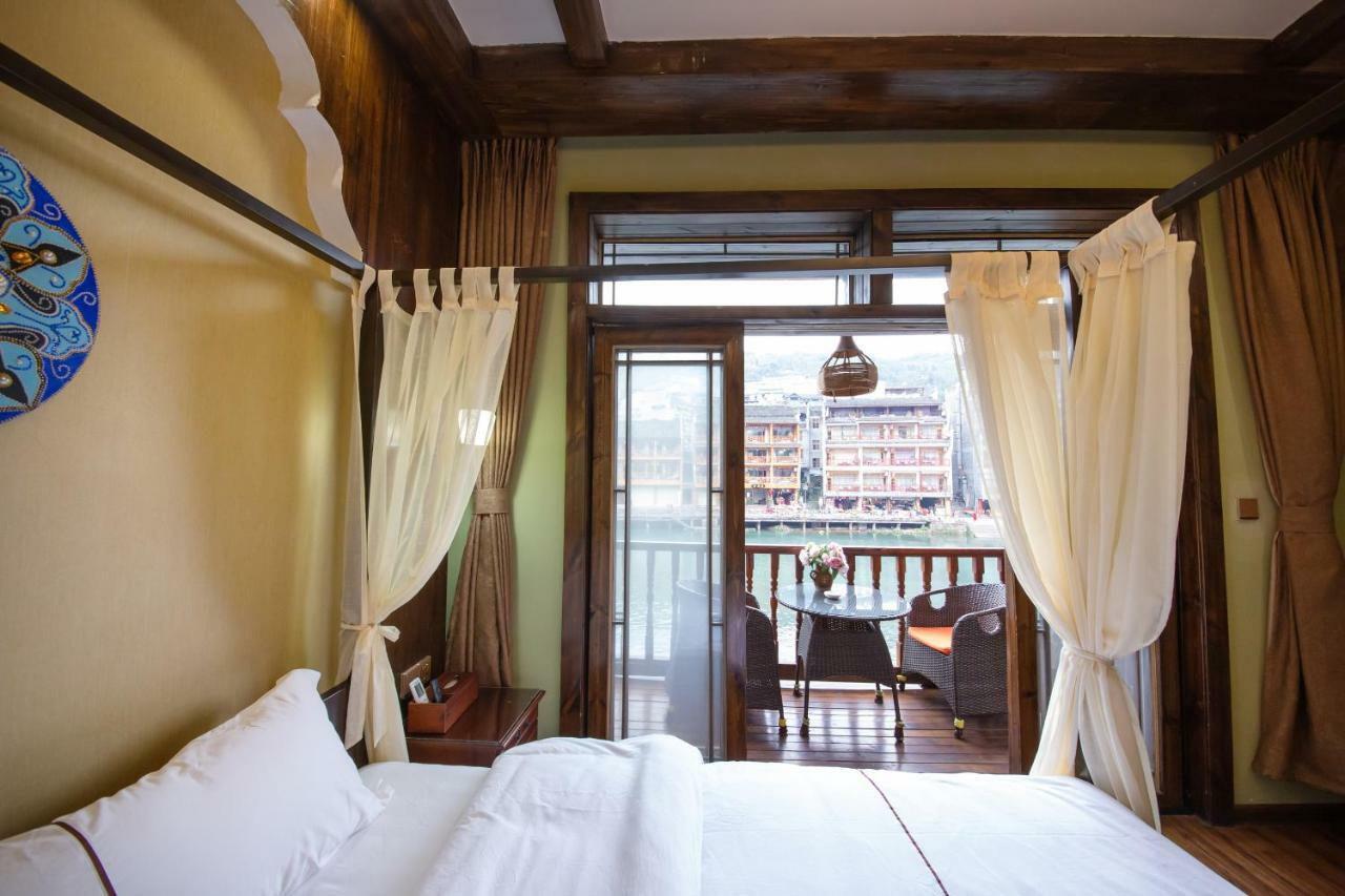 Flower Time Inn Fenghuang Kültér fotó